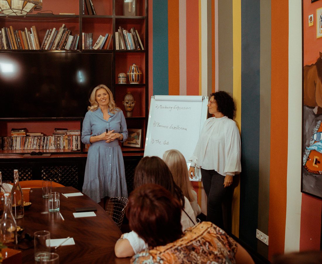 Susanne Pillokat-Tangen und Nicole Frenken live im Workshop mit Teilnehmerinnen
